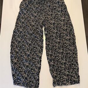 H&M Monochrome Abstract Flowy Lightweight Print Pants